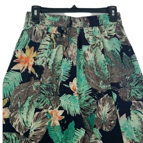 Flawless~Woman Size M~Green/Black Floral Print Pants Wide Leg Flare. - Picture 6 of 7